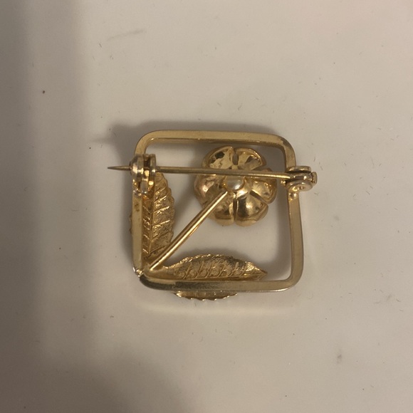 Pick yours Very Vintage Brooch’s price for each - Picture 8 of 14